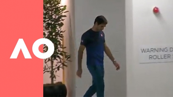 Roger Federer exits Melbourne Park after 4R loss